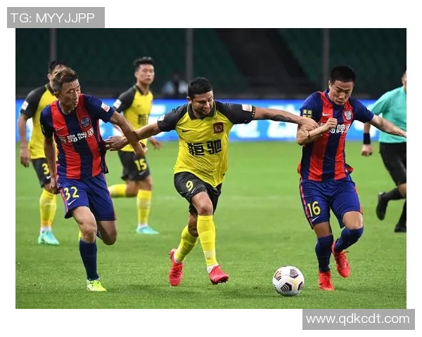 广州足球队的奋斗历程与荣耀时刻全景纪实 广州足球队的奋斗历程与荣耀时刻全景纪实