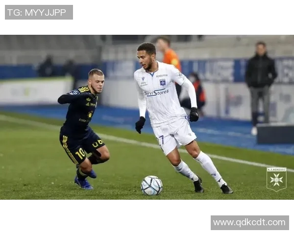 南京篮球队与深圳篮球队赛后复盘团队协作分析与战术总结 南京篮球队与深圳篮球队赛后复盘团队协作分析与战术总结