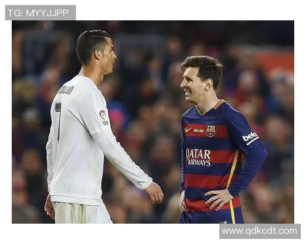 篮球与足球明星同框合影展现运动魅力与友谊的完美结合 篮球与足球明星同框合影展现运动魅力与友谊的完美结合