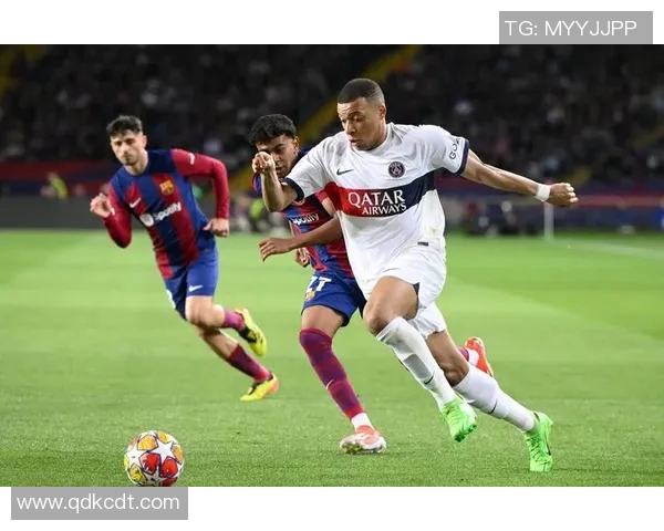 足球明星与摔角的激情碰撞高清壁纸尽享运动魅力与视觉盛宴 足球明星与摔角的激情碰撞高清壁纸尽享运动魅力与视觉盛宴